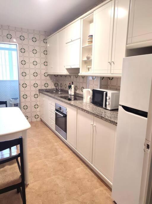 Charming & Spacious Apartment In Historic Centre & Short Walk To Beach アリカンテ エクステリア 写真