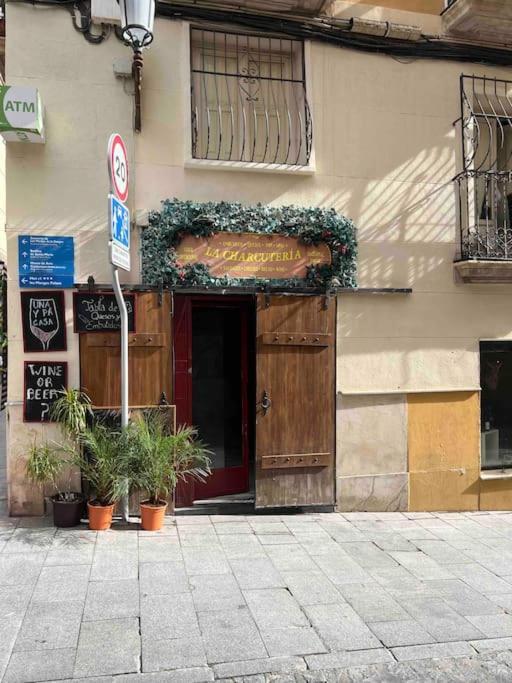 Charming & Spacious Apartment In Historic Centre & Short Walk To Beach アリカンテ エクステリア 写真