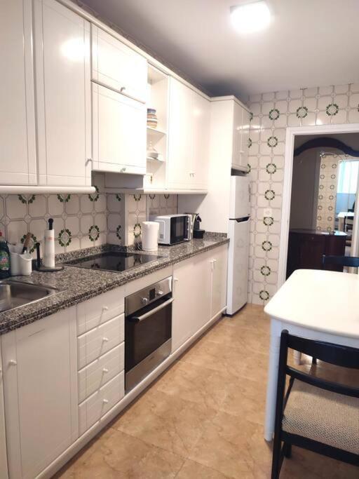 Charming & Spacious Apartment In Historic Centre & Short Walk To Beach アリカンテ エクステリア 写真