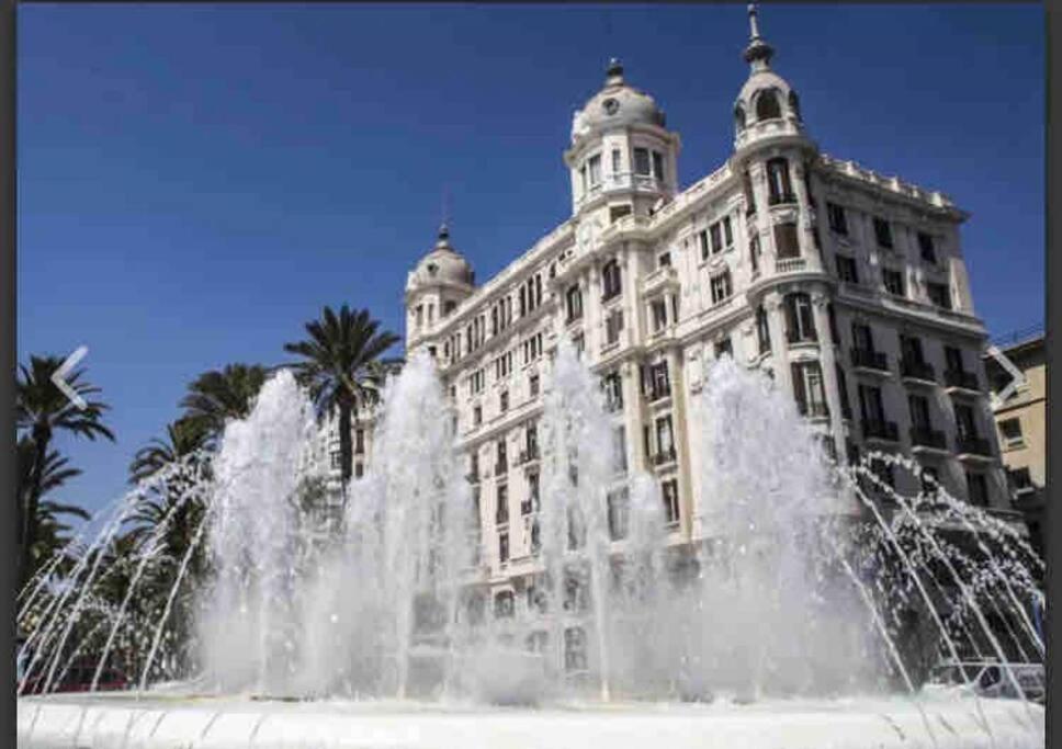 Charming & Spacious Apartment In Historic Centre & Short Walk To Beach アリカンテ エクステリア 写真
