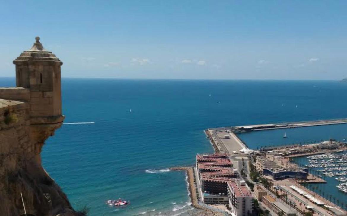 Charming & Spacious Apartment In Historic Centre & Short Walk To Beach アリカンテ エクステリア 写真